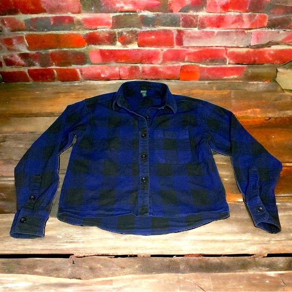 WILD FABLE Women’s cropped long sleeve plaid flannel- XSmall Oversized - Picture 5 of 7